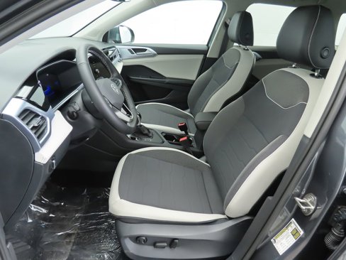 Certified 2025 Volkswagen Taos SE image 20