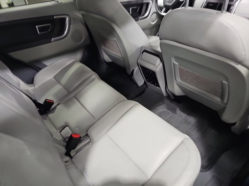 Used 2019 Land Rover Discovery Sport SE image 11