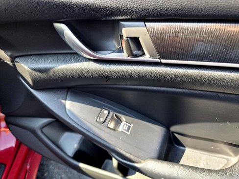 Used 2018 Honda Accord Sport image 41