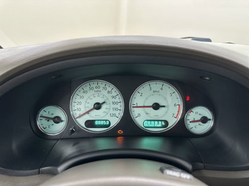 Used 2005 Chrysler Town & Country Limited image 34
