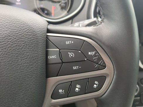 Used 2019 Jeep Cherokee Limited w/ Luxury Group image 26
