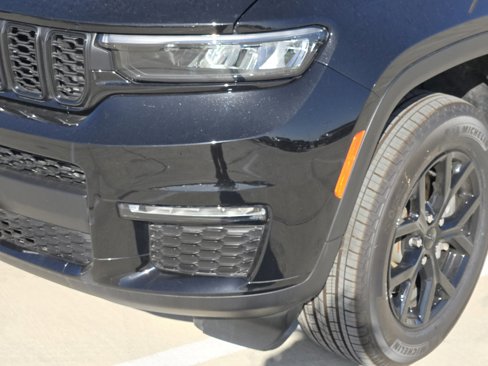 Used 2024 Jeep Grand Cherokee L Limited w/ Black Appearance Package image 9