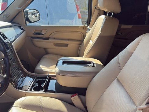 Used 2012 Cadillac Escalade Luxury image 10