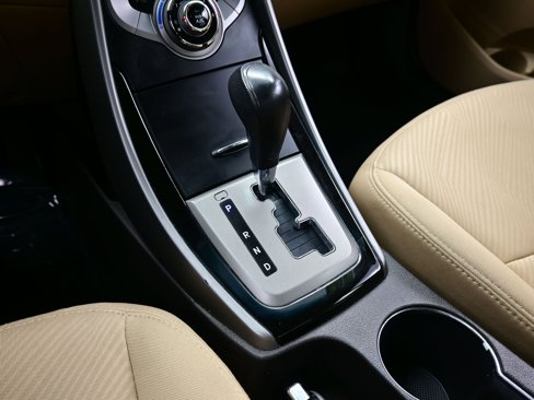 Used 2013 Hyundai Elantra GLS image 18