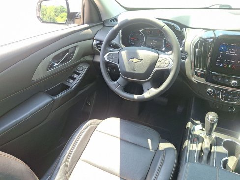 Used 2020 Chevrolet Traverse LT image 14