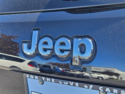 Used 2021 Jeep Grand Cherokee Laredo image 27