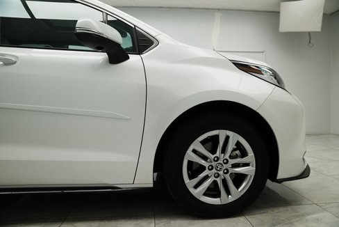 Used 2024 Toyota Sienna Limited image 12