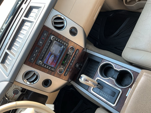 Used 2013 Ford Expedition XLT image 14
