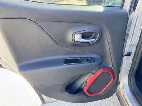 Used 2017 Jeep Renegade Trailhawk image 20