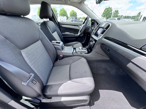 Used 2023 Chrysler 300 Touring w/ Sport Appearance Package image 15