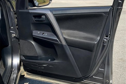 Used 2018 Toyota RAV4 LE image 25