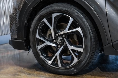 Used 2018 Toyota C-HR XLE image 53
