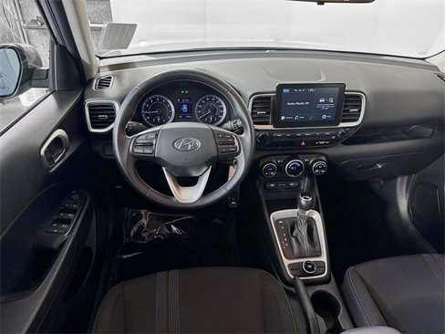 Used 2022 Hyundai Venue SEL image 12