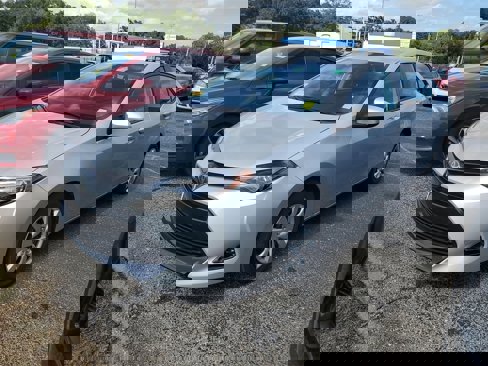 Used 2017 Toyota Corolla LE image 2
