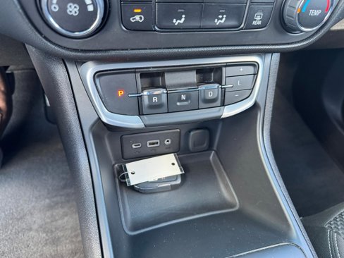 Used 2024 GMC Terrain SLE image 32