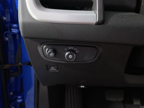 Used 2024 GMC Terrain SLE image 17