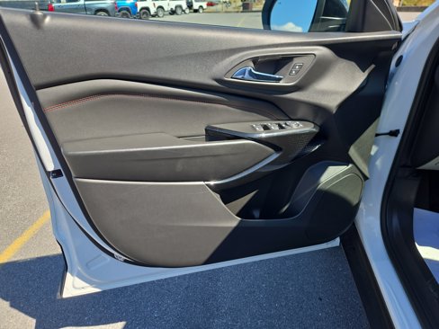 New 2025 Chevrolet Trax RS w/ Sunroof Package image 15