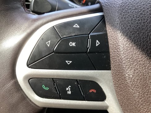 Used 2017 Jeep Cherokee Overland w/ Technology Group image 17