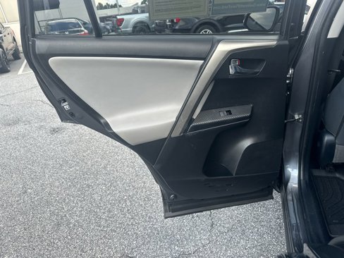 Used 2015 Toyota RAV4 Limited image 22