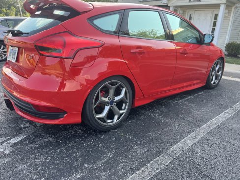 Used 2016 Ford Focus ST w/ Equipment Group 401A image 4