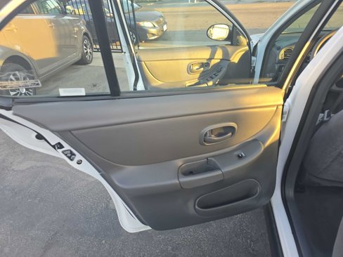 Used 2000 Oldsmobile Intrigue GX image 9
