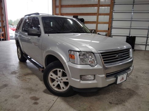 Used 2010 Ford Explorer XLT image 3