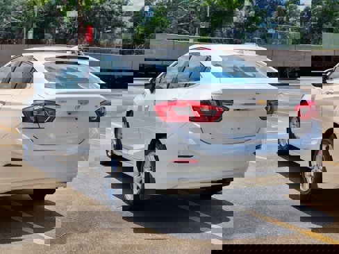Used 2018 Chevrolet Cruze LT w/ Convenience Package image 6
