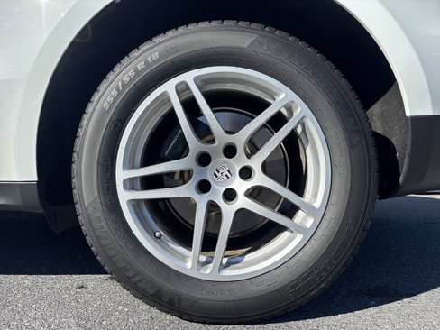 Certified 2018 Porsche Macan image 28