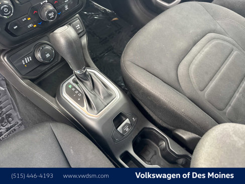 Used 2021 Jeep Renegade Latitude w/ Convenience Group image 16