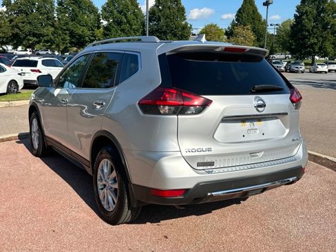 Used 2017 Nissan Rogue SV w/ SV Premium Package image 3