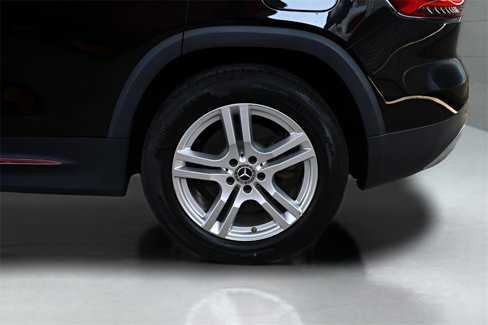 Used 2021 Mercedes-Benz GLB 250 4MATIC w/ Premium Package image 9