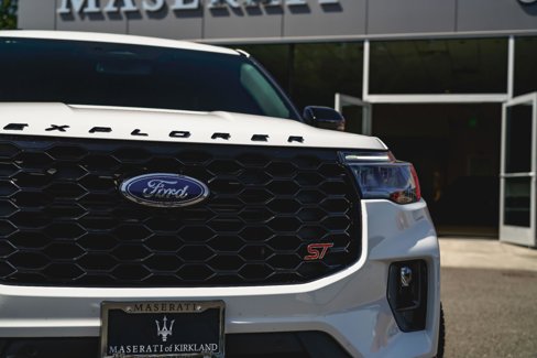 Used 2025 Ford Explorer ST image 2