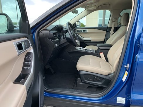 Used 2022 Ford Explorer XLT image 9