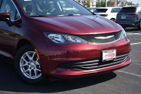 Used 2019 Chrysler Pacifica LX image 2