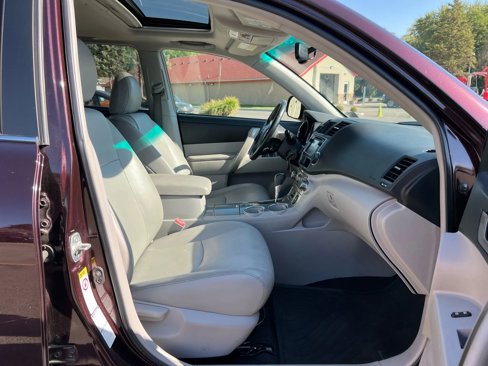 Used 2013 Toyota Highlander SE image 19