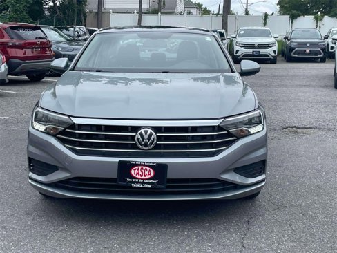 Used 2021 Volkswagen Jetta SE w/ SE Cold Weather Package image 2