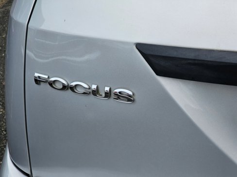 Used 2005 Ford Focus ZX5 Hatchback image 26