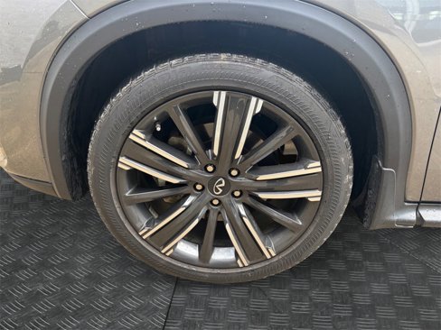 Used 2021 INFINITI QX50 Luxe w/ Appearance Package image 9