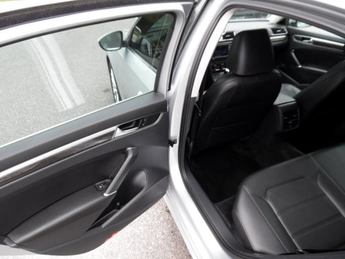 Used 2016 Volkswagen Passat 1.8T SE image 15