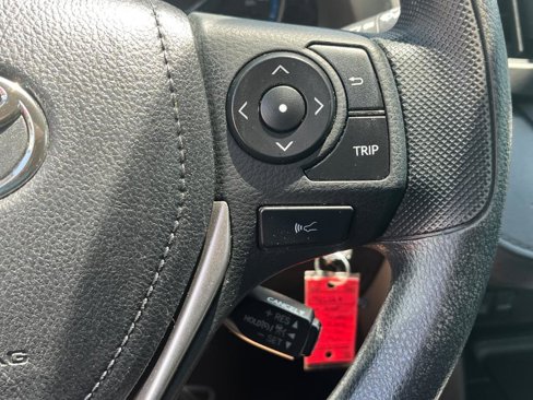Used 2018 Toyota RAV4 LE image 14