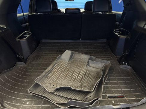 Used 2017 Ford Explorer XLT w/ Equipment Group 202A image 28