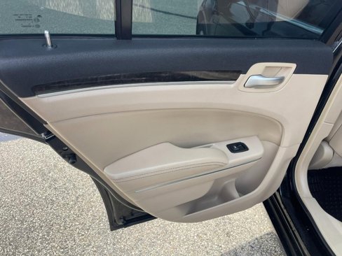 Used 2013 Chrysler 300 w/ Driver Convenience Group image 12