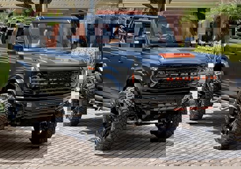 Used 2025 Ford Bronco Outer Banks image 2