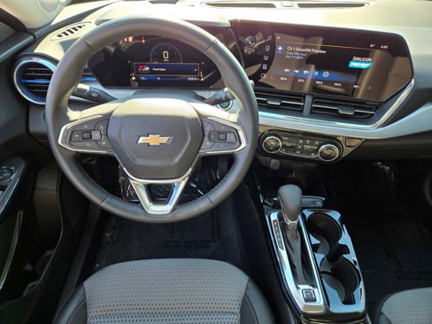 Used 2025 Chevrolet Trax LT w/ Driver Confidence Package image 13