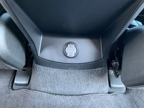 Used 2025 Kia Sorento S image 31