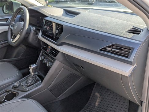 Certified 2024 Volkswagen Taos SE image 15