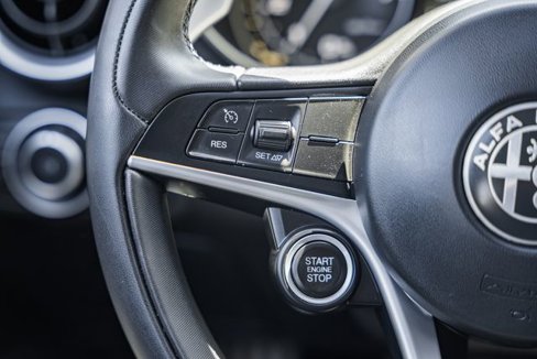 Used 2018 Alfa Romeo Giulia image 26