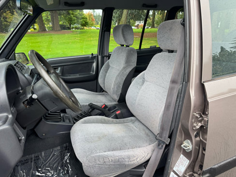 Used 1998 Chevrolet Tracker 4WD image 10