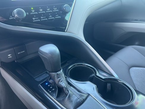 Used 2018 Toyota Camry LE image 24