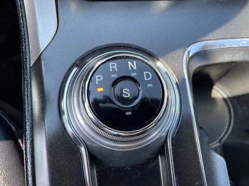 Used 2017 Ford Fusion SE w/ Equipment Group 201A image 14